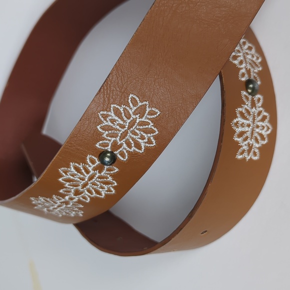 Women's Floral Embroidered Belt Size 11 - Picture 2 of 5